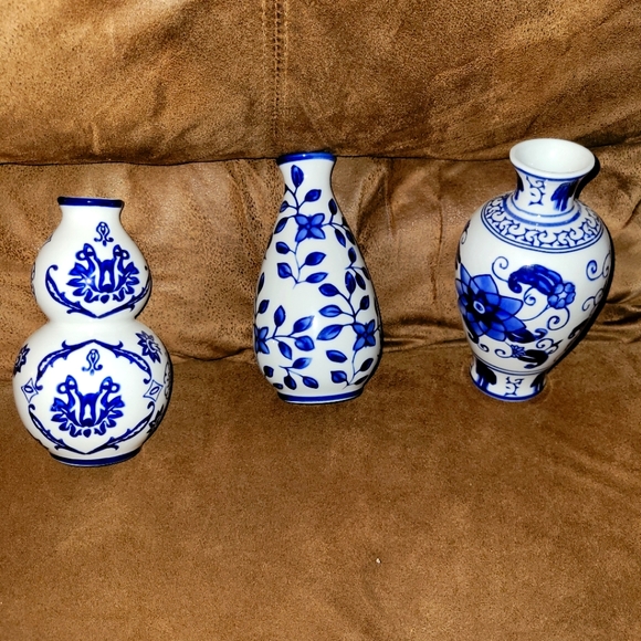 Bombay Accents Bombay Cobalt Blue White Porcelain Decorative Vases